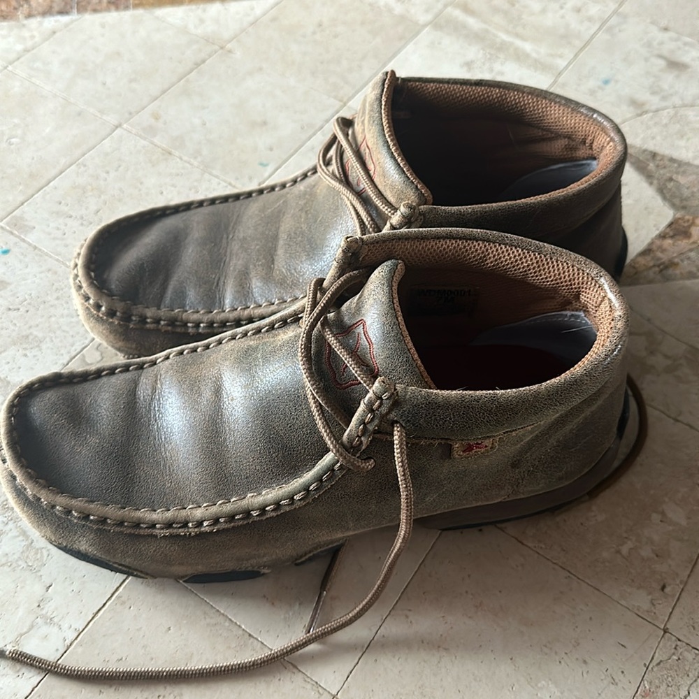 🤠 Ariat Twisted X Mocs. Size 7M. Worn, but great condition!